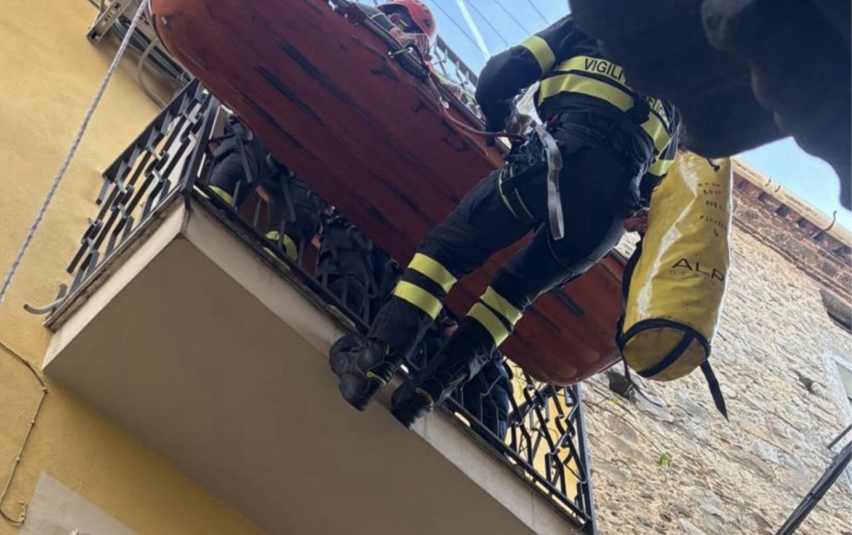 Gioi Cilento, anziana cade in casa: salvata dai vigili del fuoco con una manovra in corda