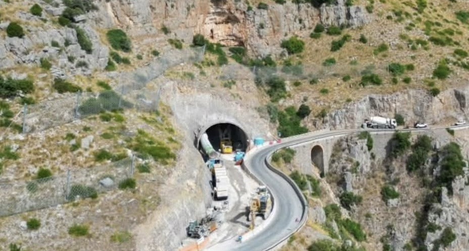 Maratea: SS 18 tra Acquafredda e Sapri aperta lunedì h24 in senso unico alternato