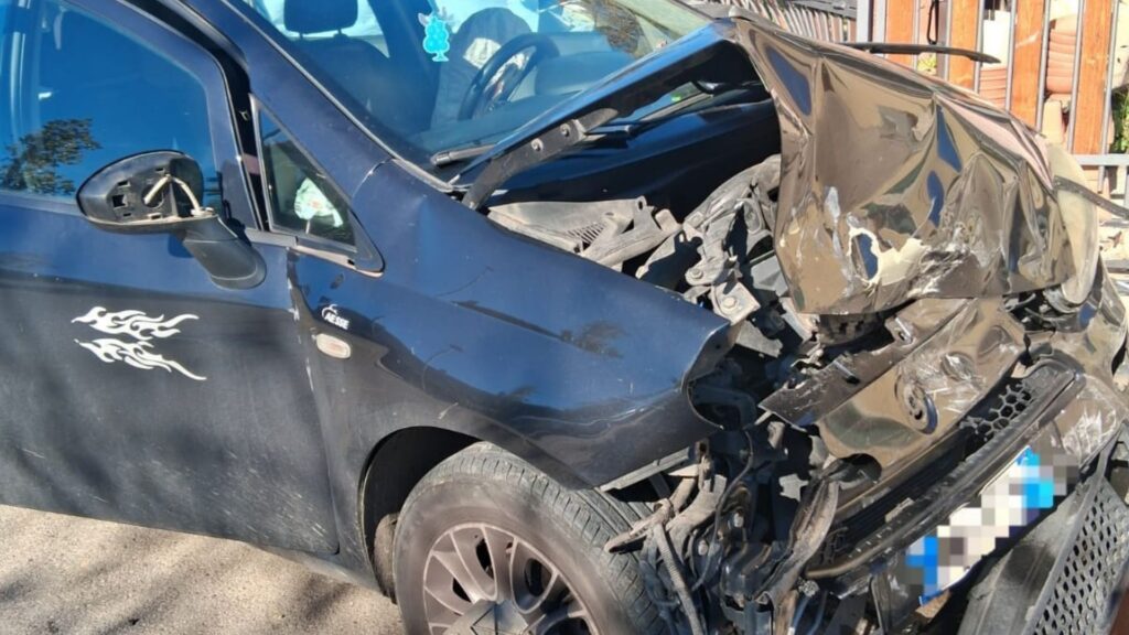 Incidente a Capaccio Paestum, ennesimo scontro all’incrocio «pericoloso»: due feriti