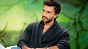 Jonathan Bailey, il fascino che conquista: perché è lui l’uomo più sexy del mondo nel 2025