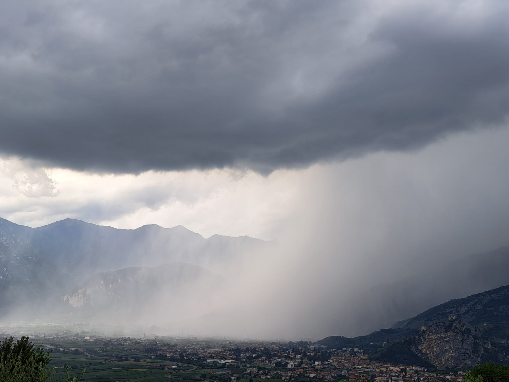Allerta meteo in Campania: proroga di 24 ore, ma il livello scende da arancione a giallo