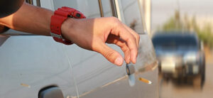 L’avvocato risponde | Quel mozzicone dal finestrino ora può costarti molto caro