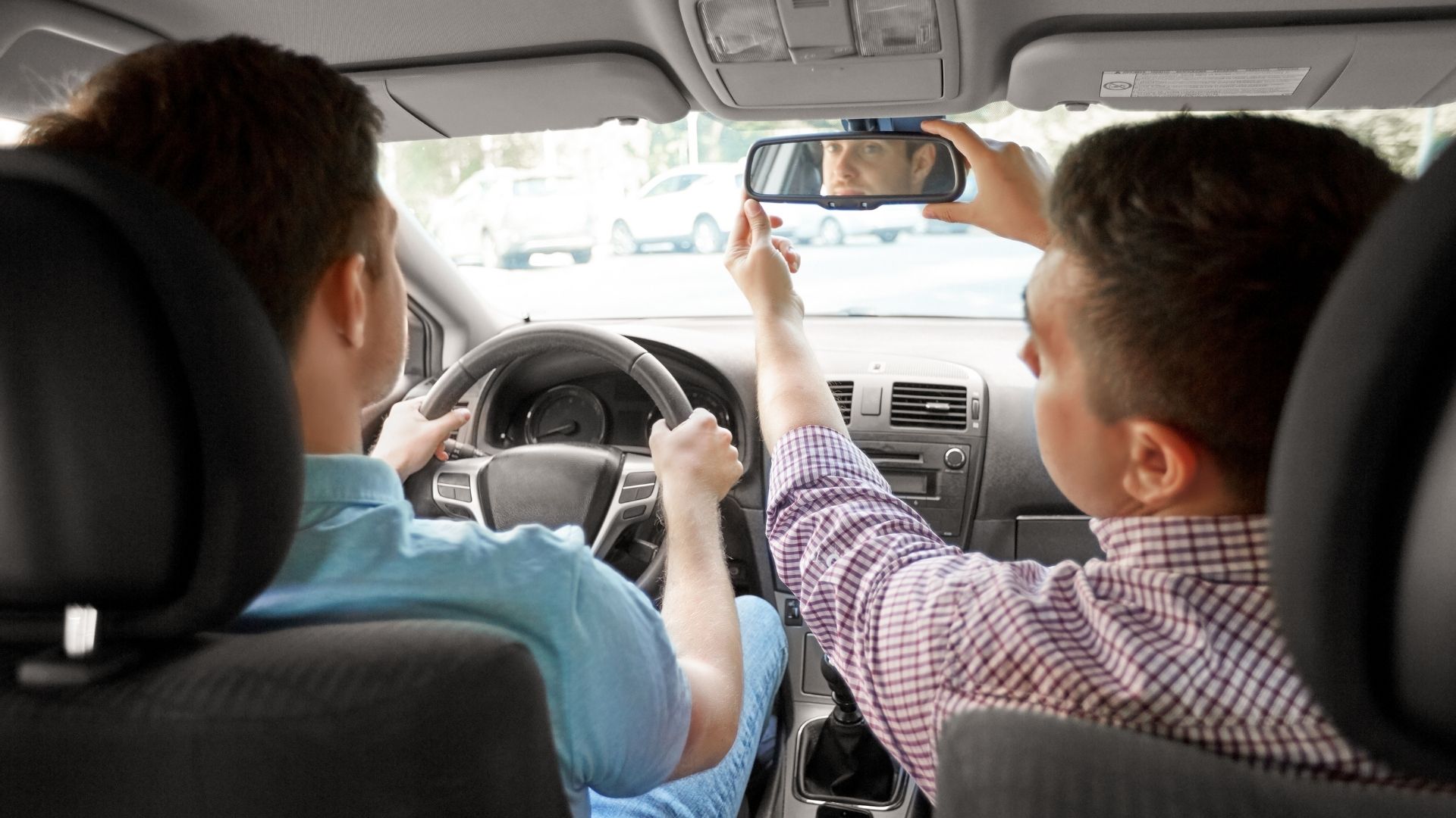 Vincoli per i neopatentati: quali auto possono guidare