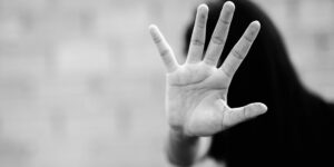 Maltratta l’ex compagna, condannato a due anni: Aretusa rilancia l’importanza della denuncia