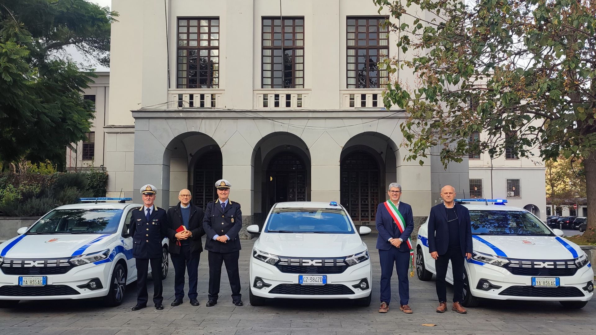 Cava de’ Tirreni, rinnovato il parco auto della polizia municipale: attenzione all’ambiente