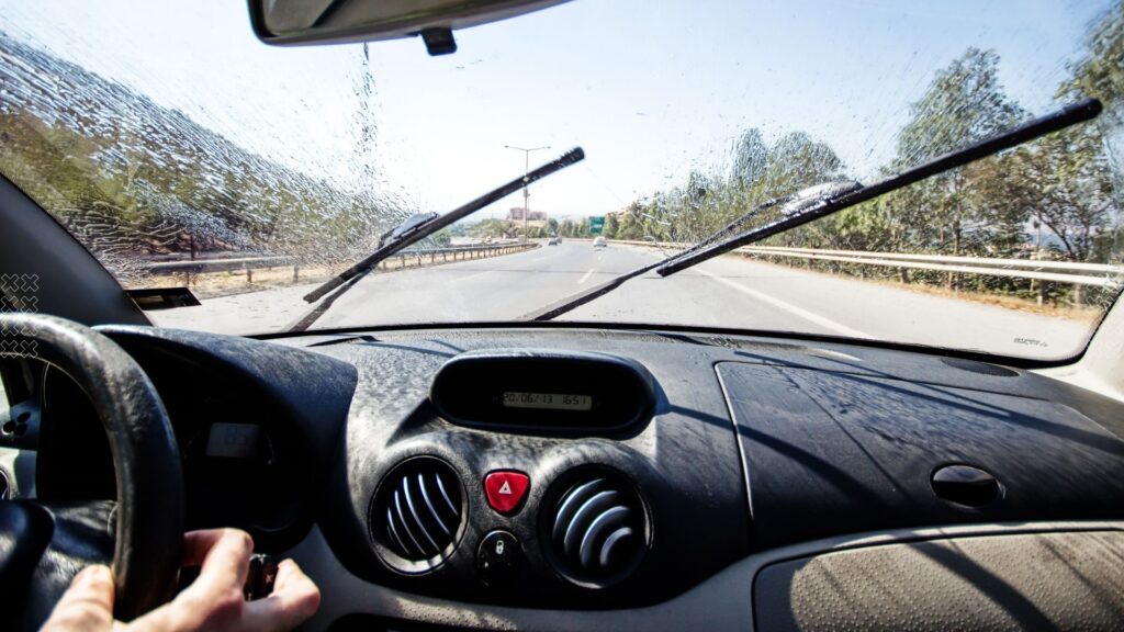 Vetri appannati, perché succede e come risolvere: consigli pratici per gli automobilisti