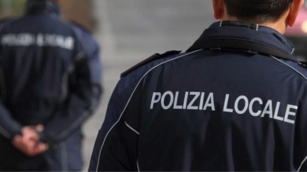 Da Sant’Antonio Abate a Cava de’ Tirreni: vagava confuso, anziano assistito dalla polizia locale