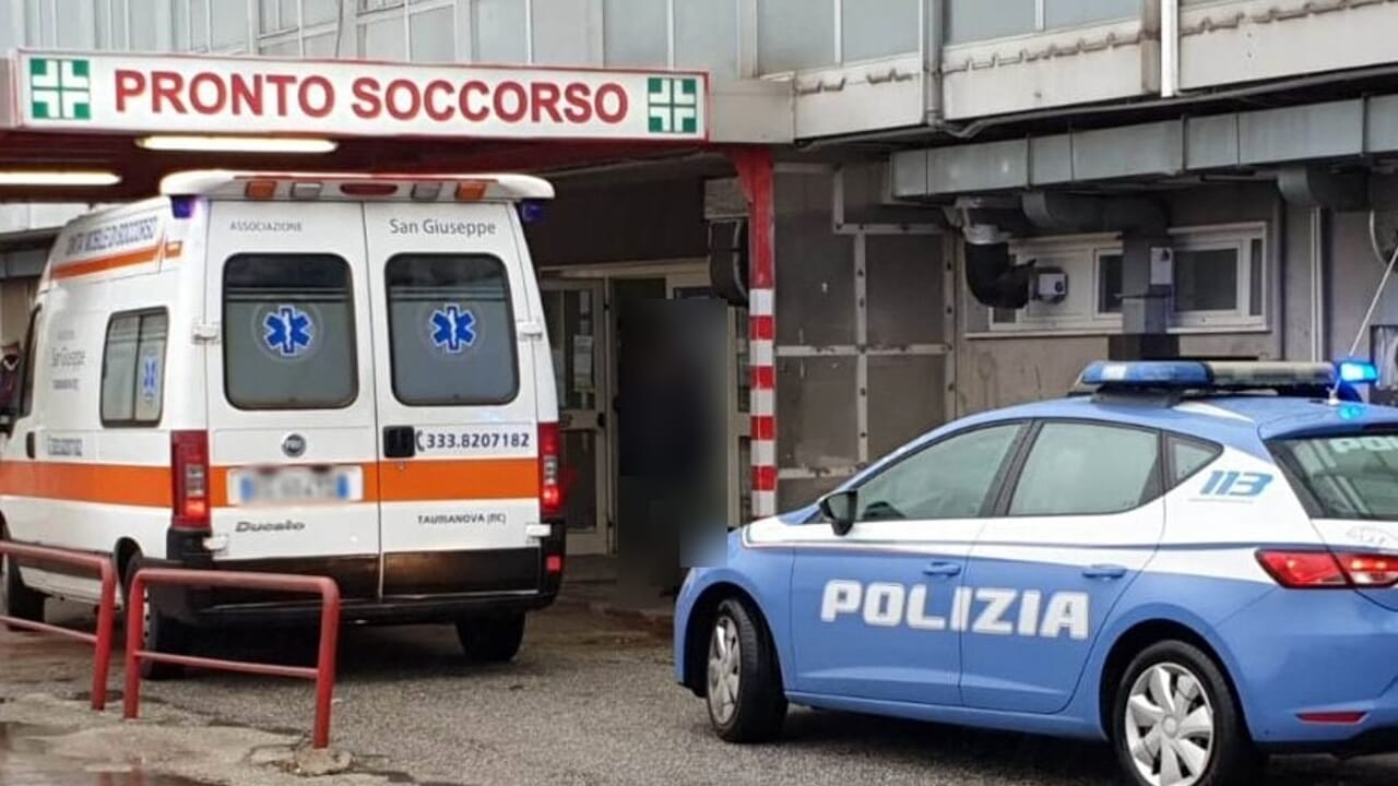 Precipita dal quarto piano: morto un 45enne. Indagini in corso