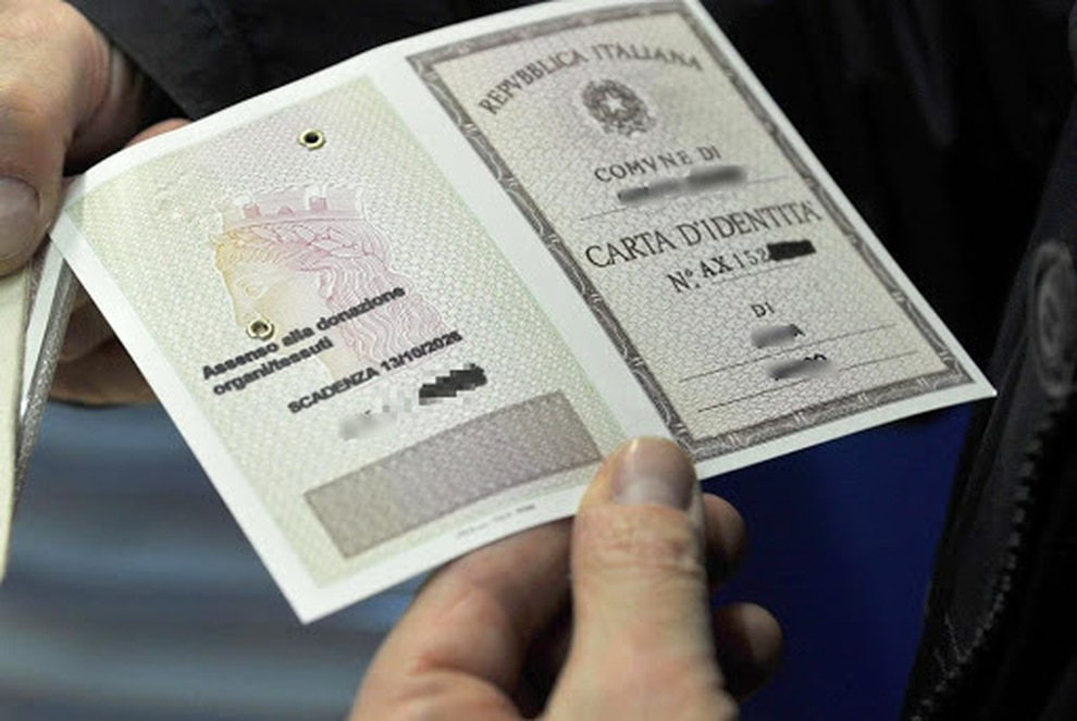 L’avvocato risponde | Durante un normale controllo un agente ha fotografato il mio documento di riconoscimento: l’ho contestato