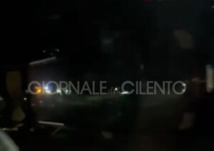 Sanza, auto si ribalta dopo la stazione di servizio: un ferito