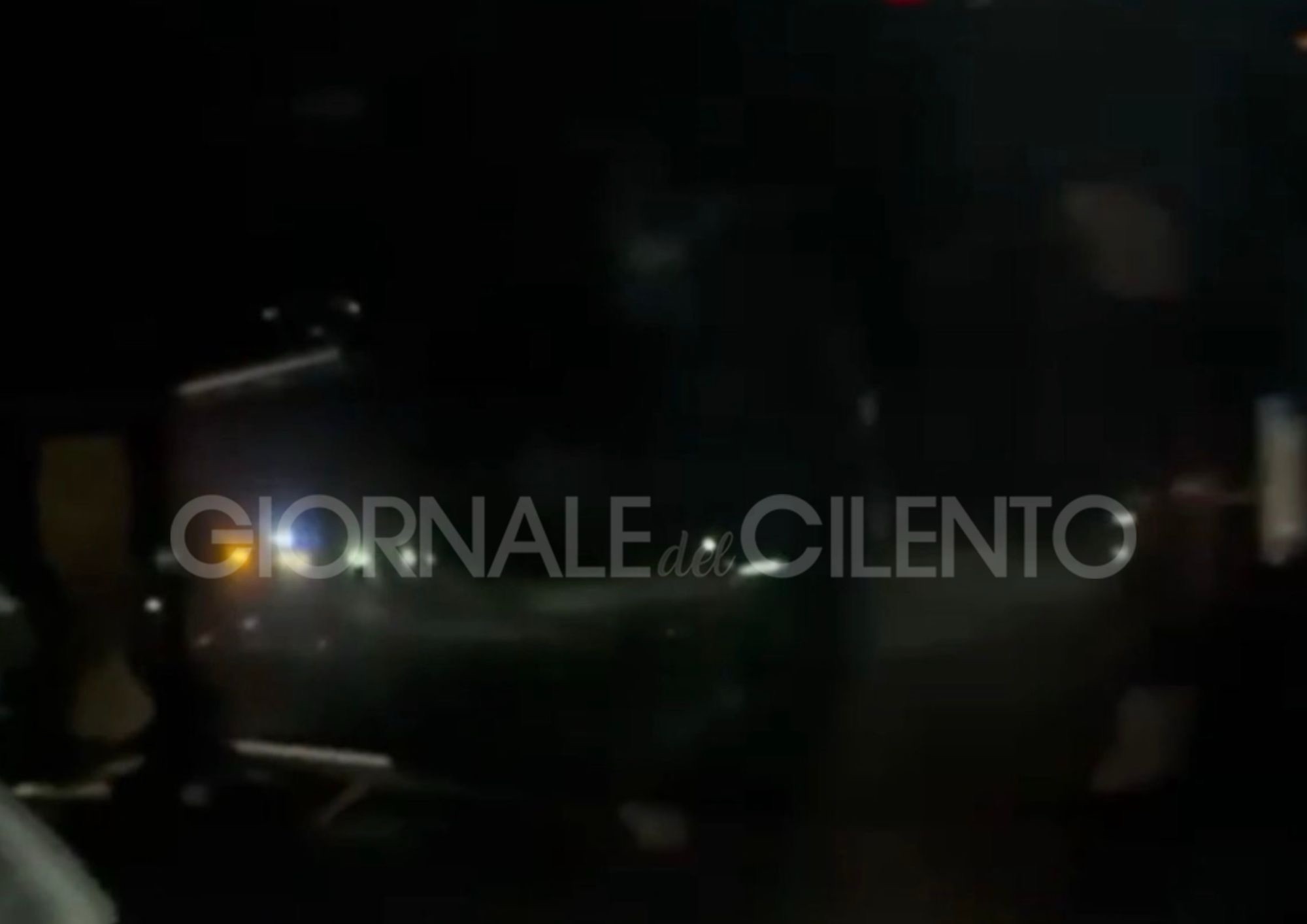 Sanza, auto si ribalta dopo la stazione di servizio: un ferito