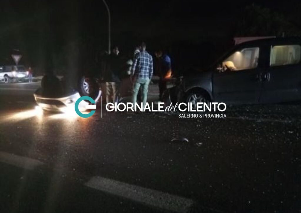 Incidente sulla Cilentana tra Pattano e Vallo della Lucania: auto ribaltata