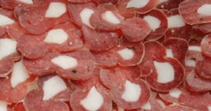 Soppressata di Gioi, il tesoro del Cilento che racconta storia, territorio e arte norcina