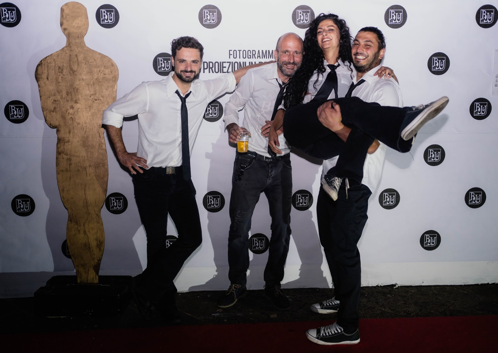 Appello agli emigrati in Germania: The Bordello Rock ‘n’ Roll Band cerca filmati per la realizzazione del loro nuovo videoclip