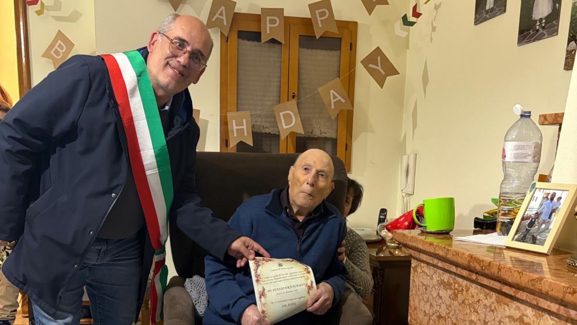 Un secolo di vita e memoria: ad Atena Lucana nonno Francesco Di Stasio compie 100 anni