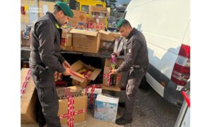 Cilento, sequestrati oltre 36mila articoli pirotecnici: controlli in un’attività commerciale