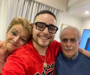 Rocco Hunt dice addio al nonno: «Con te ho imparato cos’è la vita»