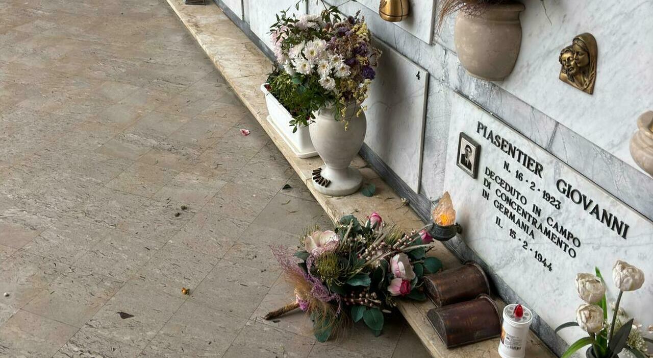 Raid vandalico al cimitero di Eboli: distrutti monumenti e danneggiati numerosi loculi