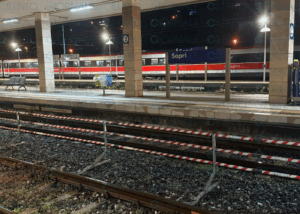 Sapri, treno al binario che non esiste: passeggeri bloccati a bordo e polemiche