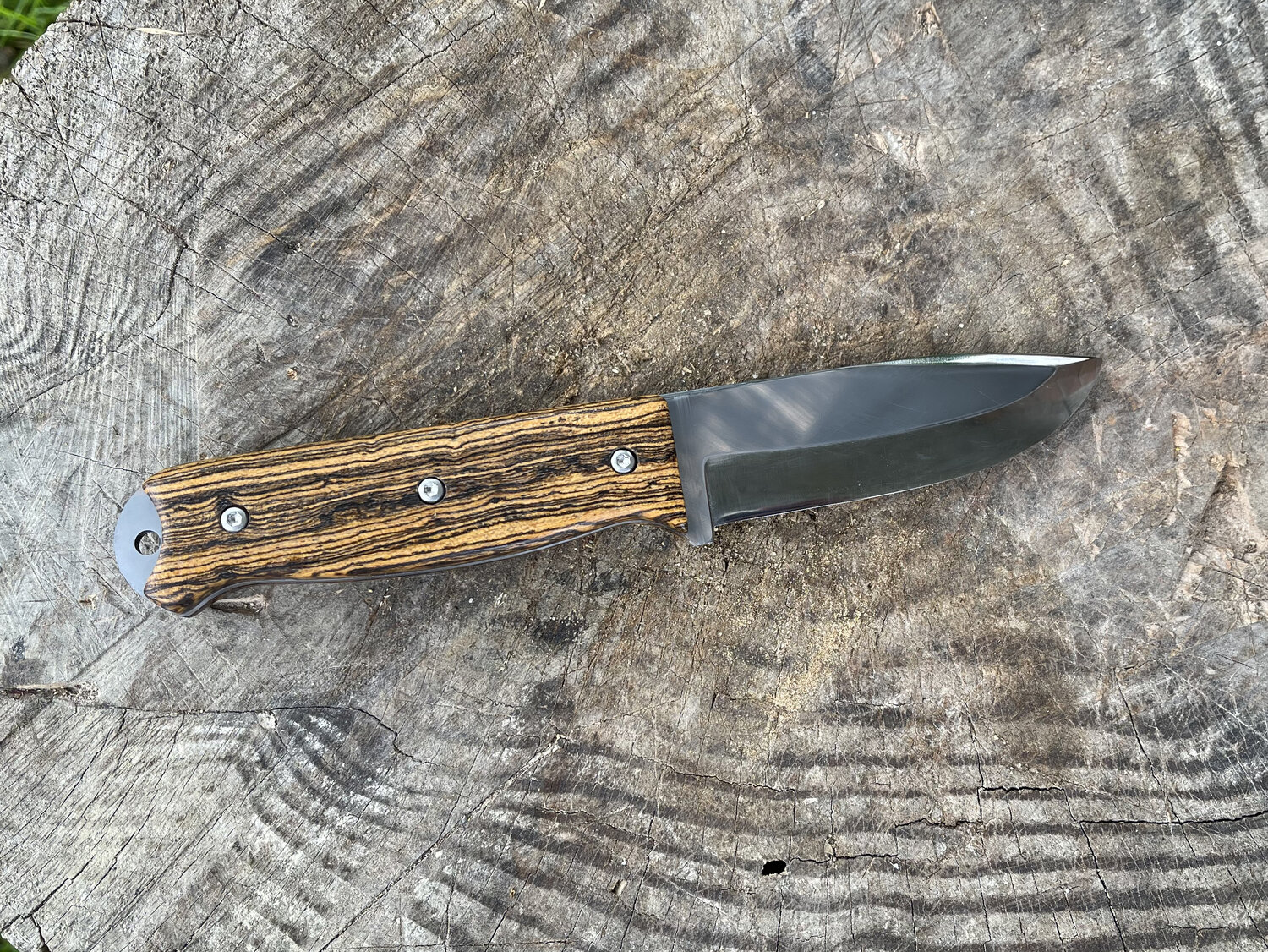 Coltello rinvenuto nel parco giochi di Matinella: cresce l’allarme tra i residenti