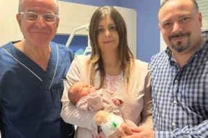 Il miracolo sotto l’albero: a 43 anni Samantha diventa madre dopo dieci anni di battaglie