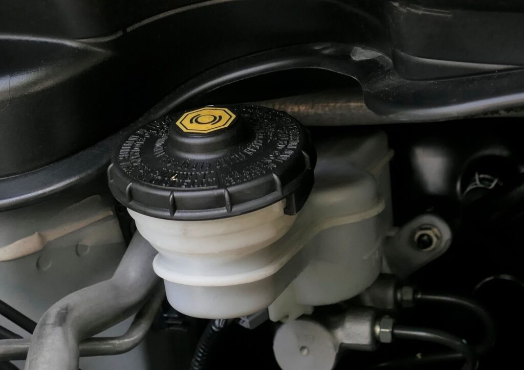 Quando sostituire freni, liquido refrigerante e ammortizzatori per evitare guasti