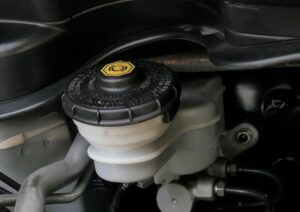 Quando sostituire freni, liquido refrigerante e ammortizzatori per evitare guasti