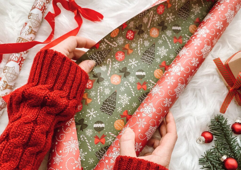 Cinque idee per riciclare le confezioni e le carte da regalo di Natale