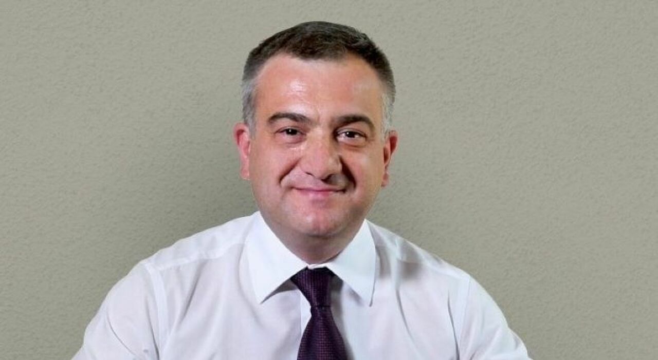 Giffoni Valle Piana, sindaco minacciato di morte con un coltello: fermato un uomo