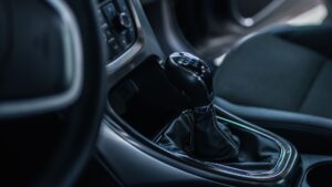 Auto elettriche, perché sempre più marchi simulano cambio manuale e rumore del motore