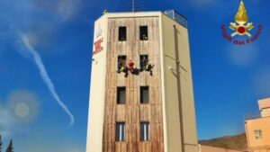 Salerno, successo per Babbo Natale che viene dal cielo dei Vigili del Fuoco