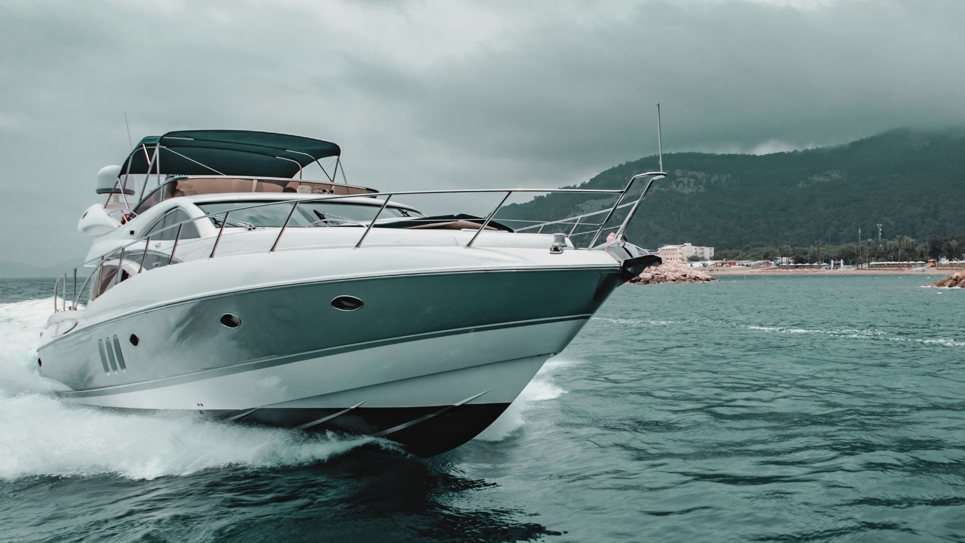 LED a bordo: risparmio energetico e migliore illuminazione per la tua barca