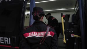 Agropoli, colpi di pistola davanti al centro di accoglienza: attimi di paura e indagini in corso