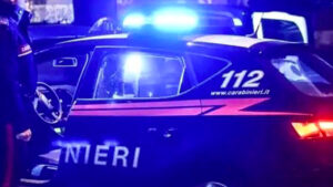 Tabaccheria assaltata a Pontecagnano: titolare minacciata, due fermati dai carabinieri