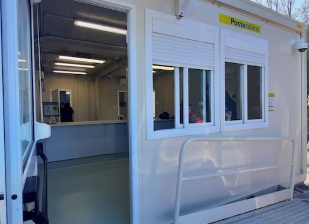Salento, dopo i disagi per i pensionati arriva la replica di Poste Italiane: «Dal 9 dicembre operativo un container»