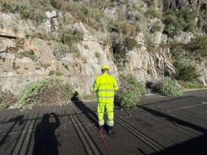 Amalfitana, riapre oggi il tratto chiuso a Furore: circolazione a senso unico alternato