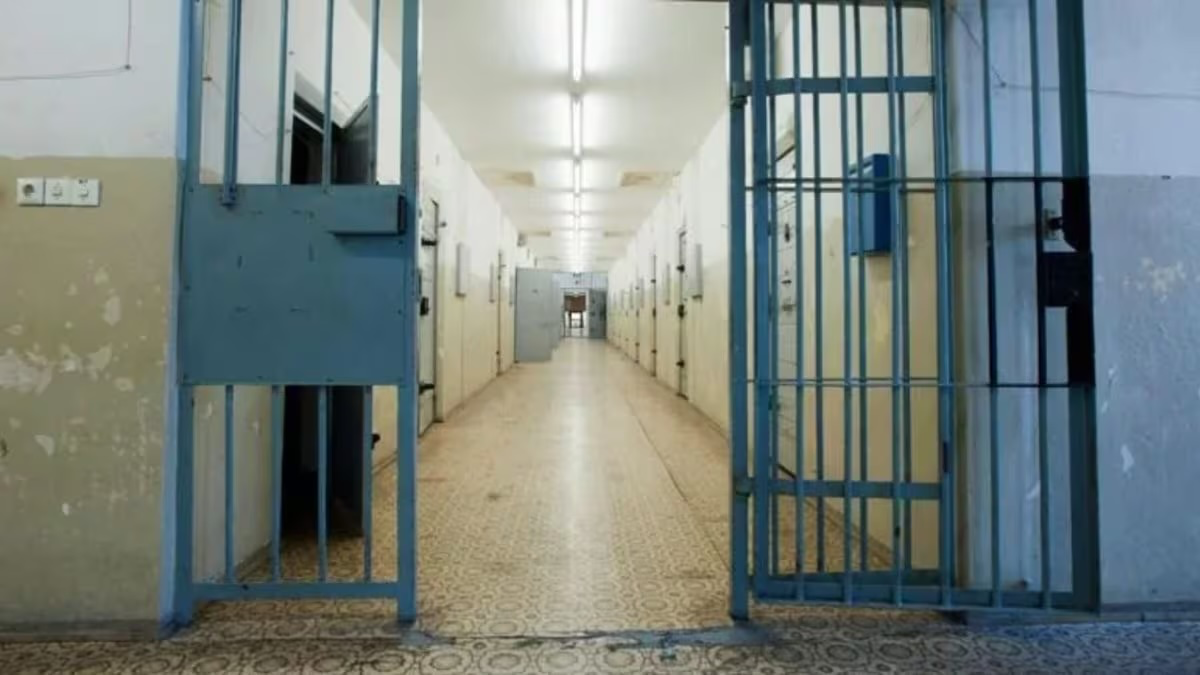 Ma è vero che i condannati per reati sessuali vengono rinchiusi in un’aula speciale del carcere?