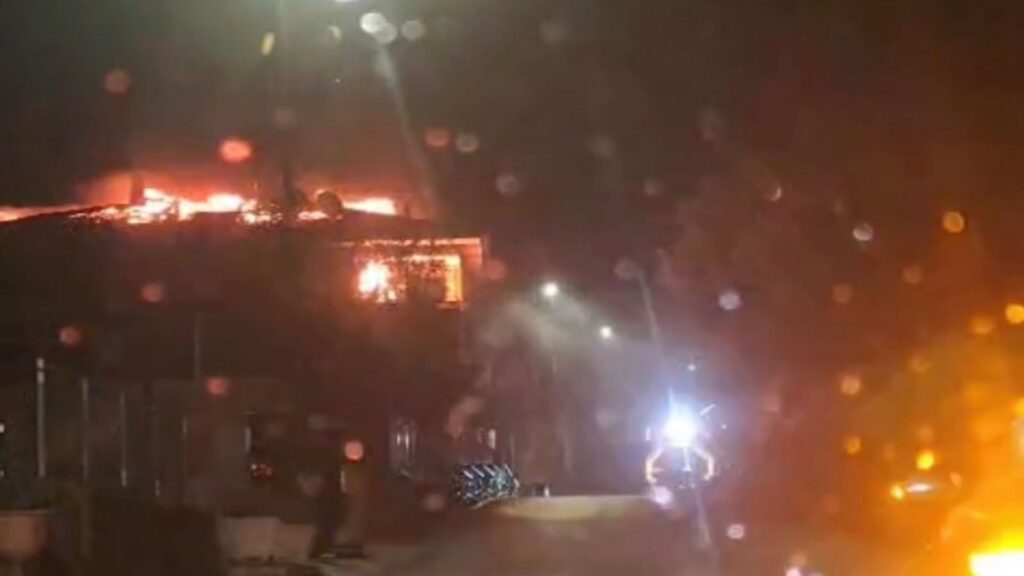 Paura nella tarda serata di ieri a Montecorice: in fiamme il sottotetto di un’abitazione