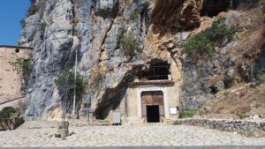 Grotta di San Michele Arcangelo, arrivano i fondi: via ai lavori di messa in sicurezza