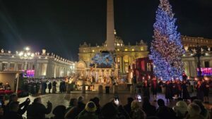 Piazza San Pietro accoglie il presepe della Diocesi di Nocera Sarno: c’erano i sindaci, anche di Sala Consilina