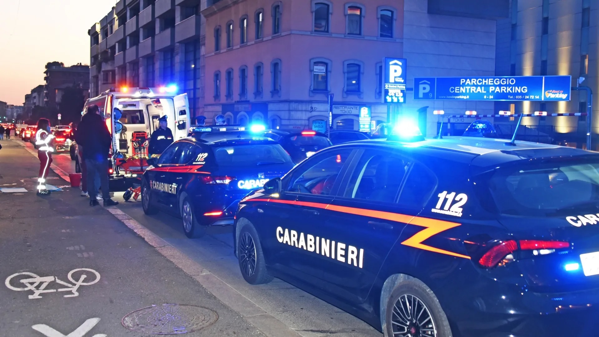 Lite dopo un incidente: automobilista aggredito, traffico paralizzato