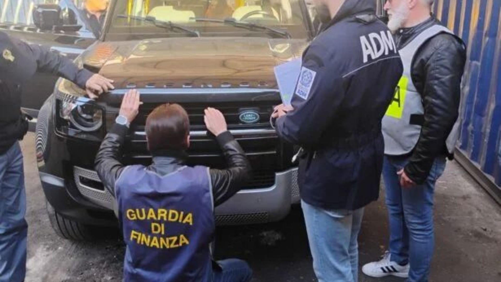 Salerno, sequestrate dieci auto di lusso rubate in Canada: valore di mezzo milione di euro