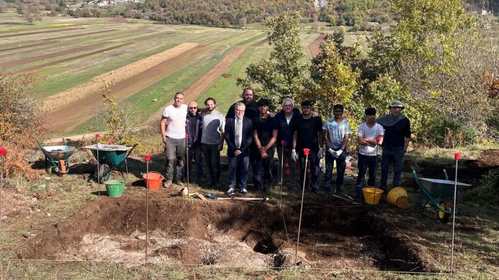 A Montesano sulla Marcellana giovani migranti coinvolti nel progetto di scavi archeologici