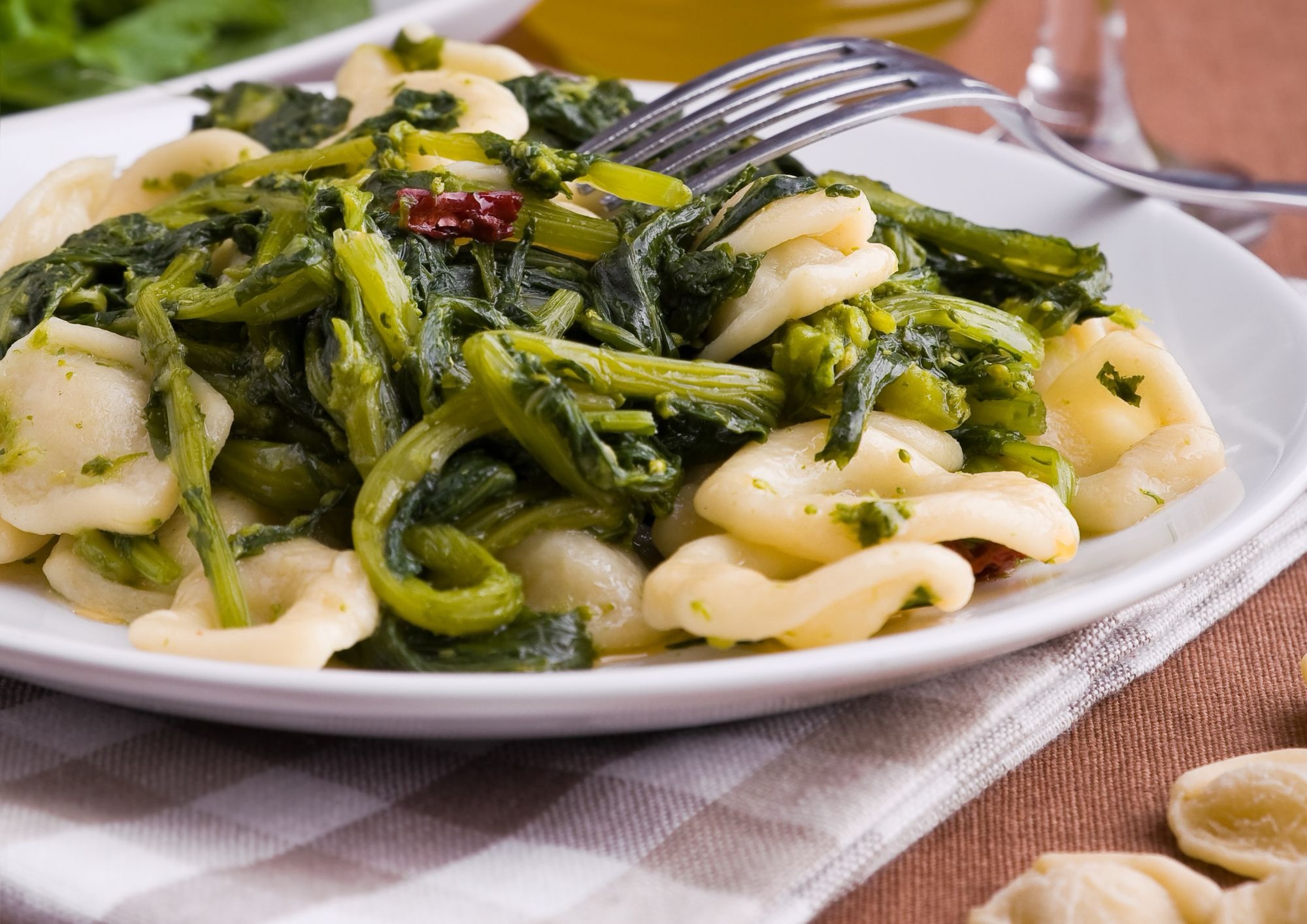 Orecchiette alle cime di rapa con alici di Menaica: la tradizione del Sud che profuma di mare