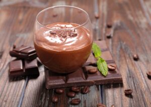 La mousse al cioccolato che conquista il web: solo due ingredienti e risultato garantito