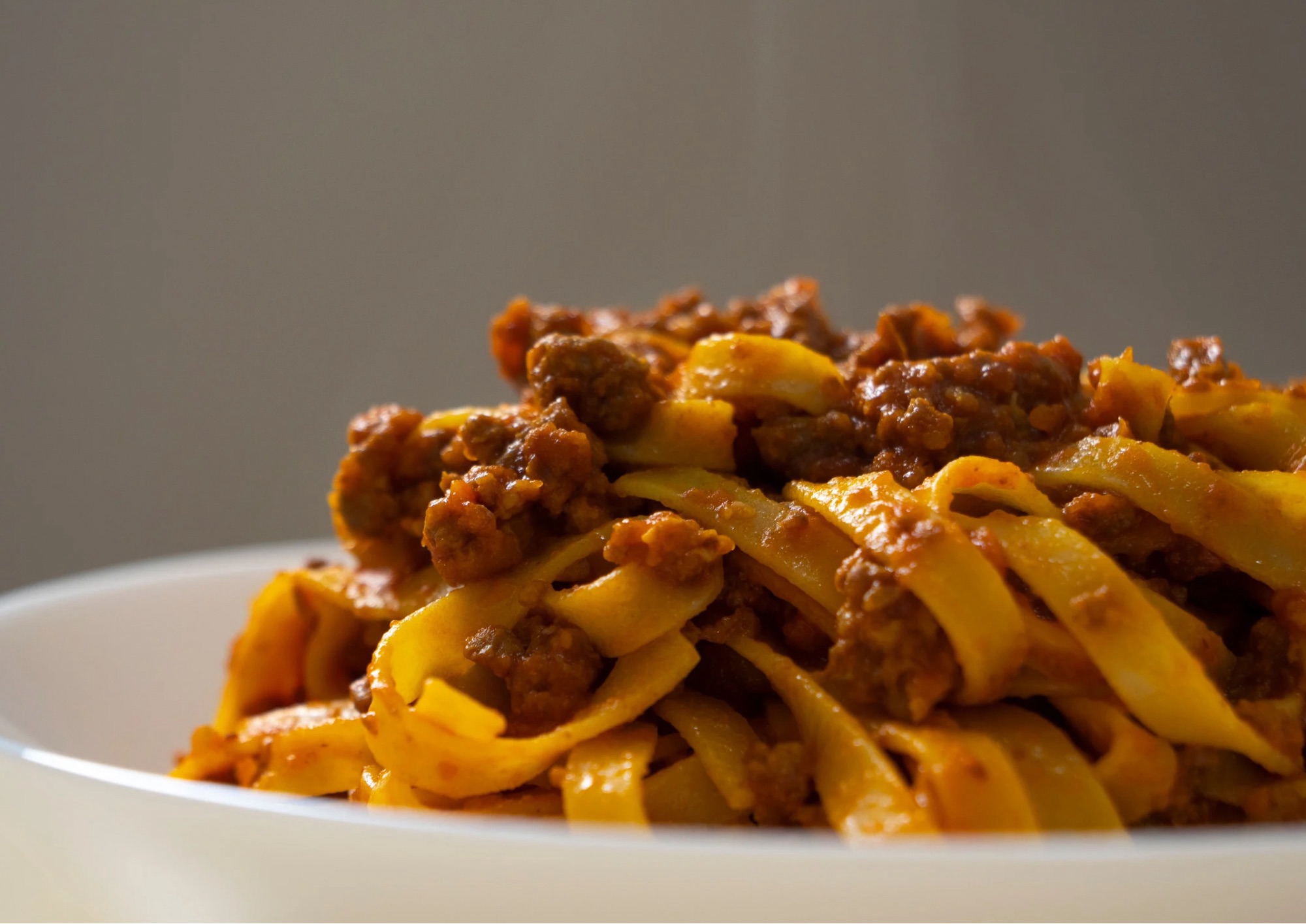 Tagliatelle al ragù gourmet: quando la tradizione incontra l’alta cucina