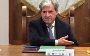 Sindaco preso a bastonate in strada: «Non l’ho riconosciuto». Sarà operato nelle prossime ore