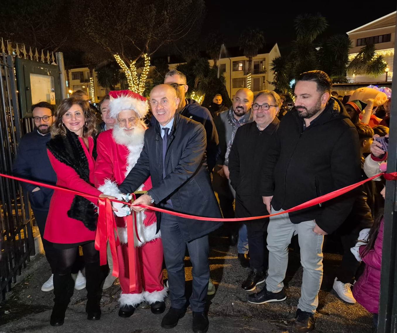 Agropoli, con l’accensione delle luminarie al via il “Natale delle meraviglie”