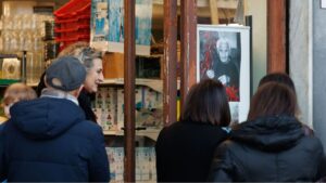 Inaugurato “Un negozio in mostra”: il percorso fotografico in sette negozi di Polla