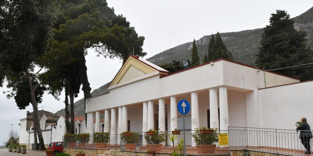 Capaccio Paestum, furti al cimitero: un arresto